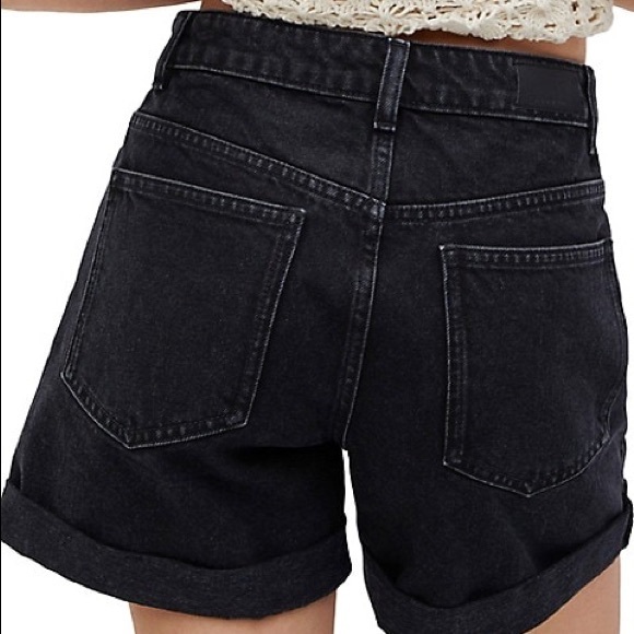 high-waisted mom fit denim shorts 🤍 - Picture 2 of 5